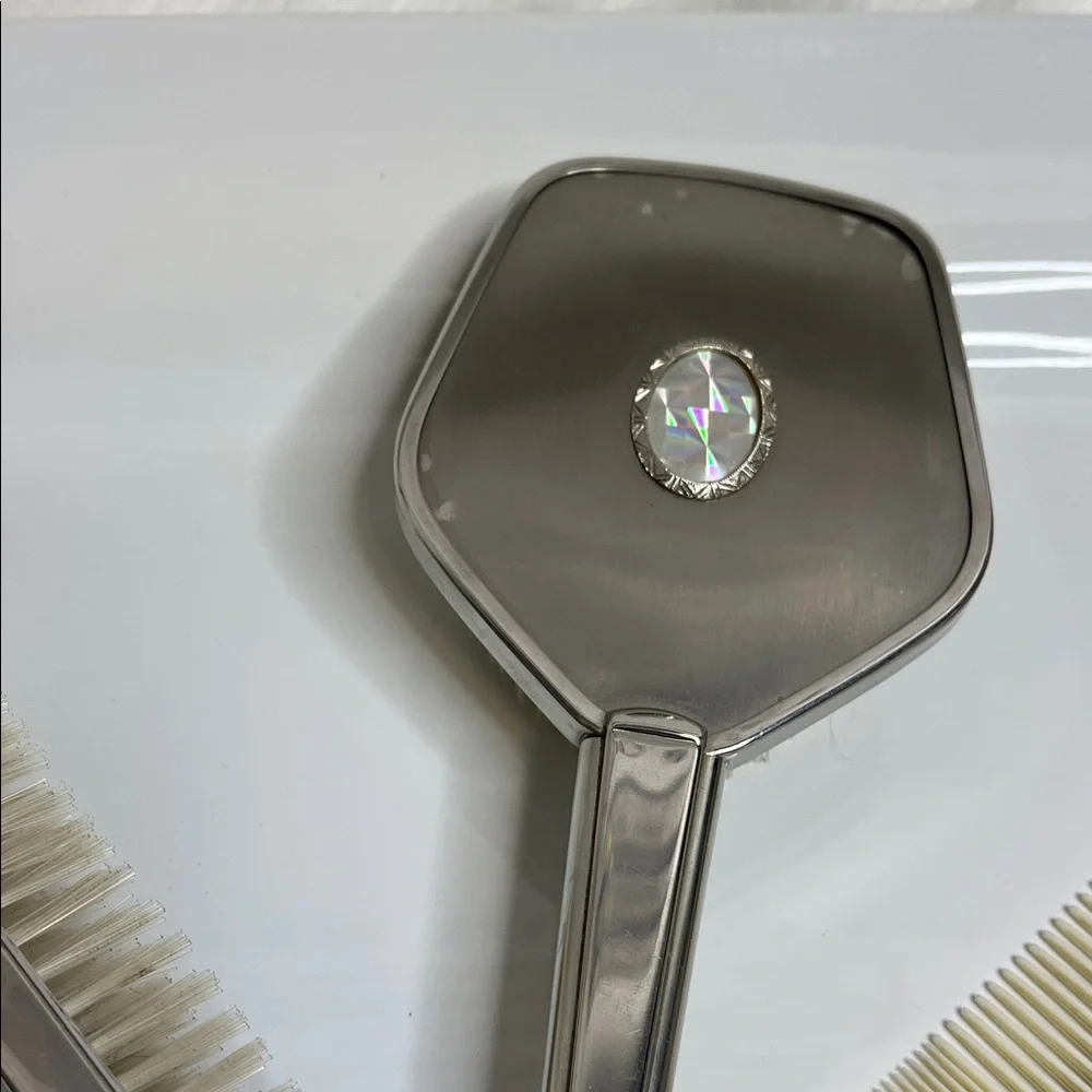 Elegant Silver Vanity Set with Comb - Picture 10 of 10